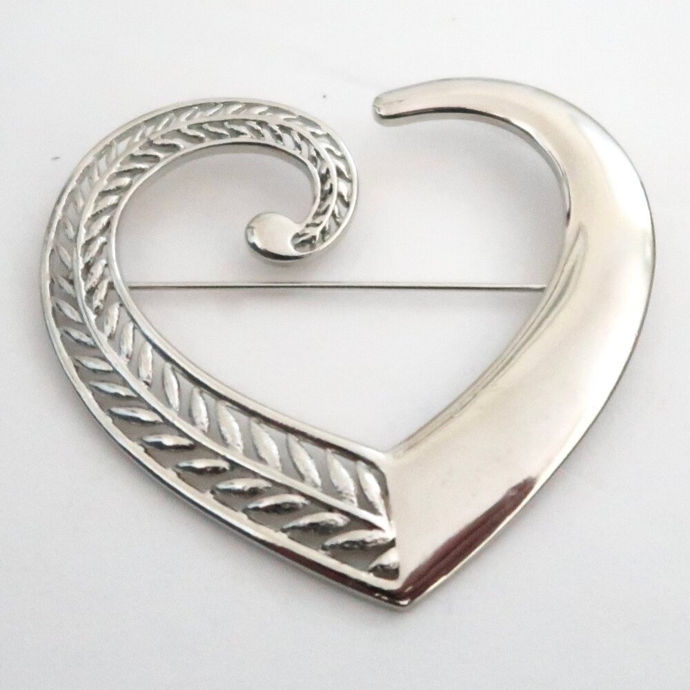 JJ JONETTE Large Heart brooch pin w Leaf filigree